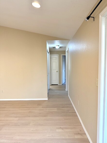 Building Photo - 4221 N Esten Pl