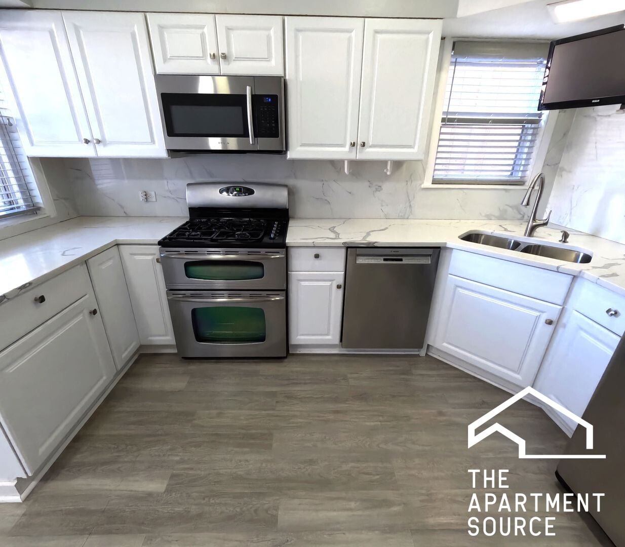 Building Photo - 3117 N Mango Ave