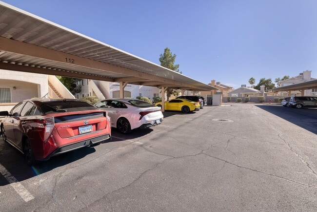 Building Photo - Gated 2 Bedroom 2 Bath Condo on the Second...