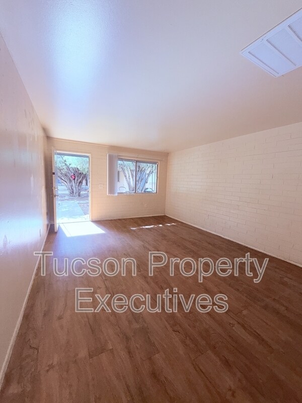 Building Photo - 8914 S Nogales Hwy