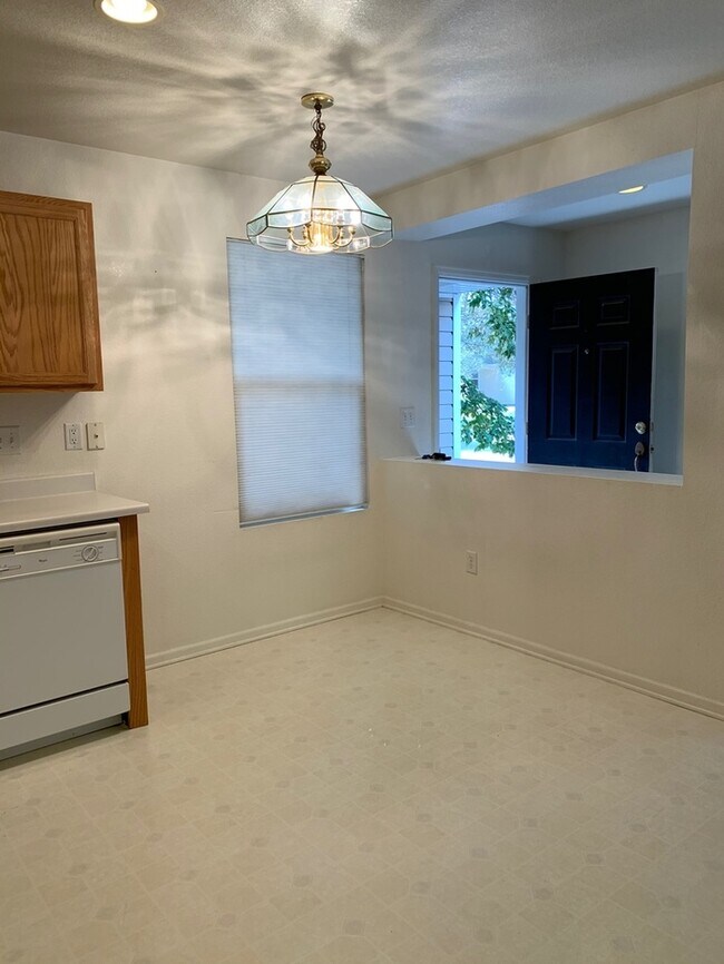 Building Photo - Beautiful 3 Bedroom 2 Bath Townhome with Attached 1 Car Garage for Rent in Northwest Loveland, CO