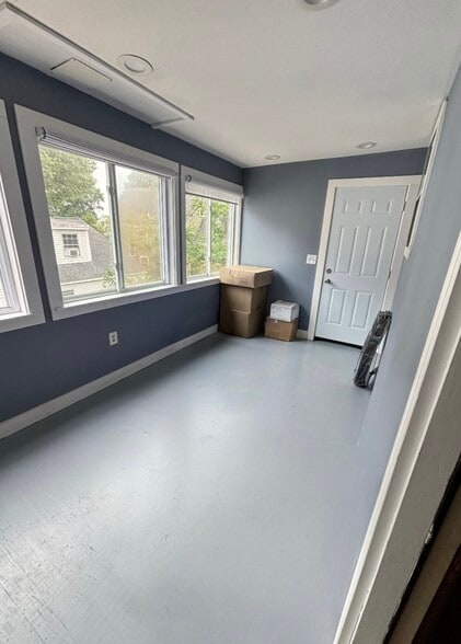 Sun room - 68 Main St