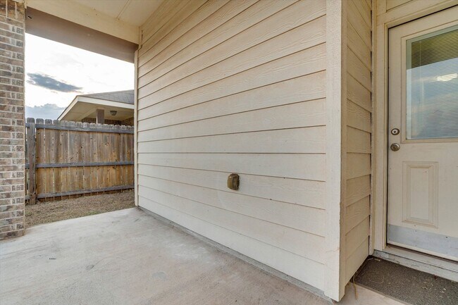 Building Photo - 130 Hidden Springs Dr