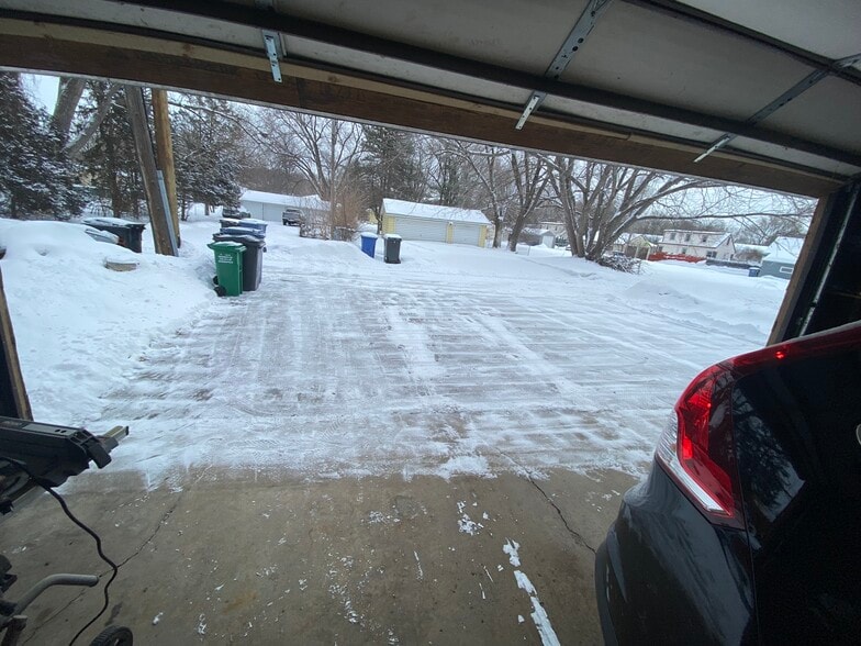 Driveway/parking - 3477 5th St NE