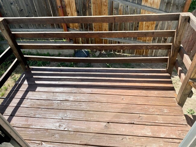 Building Photo - Large 3 bed 2 bath with fenced back yard