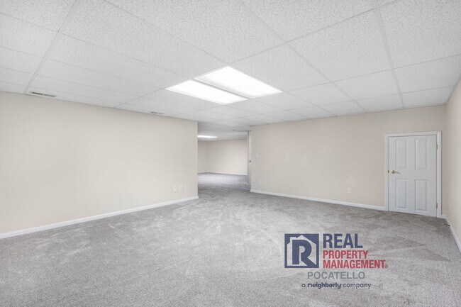 Building Photo - 4 bedroom 3 bathroom - 2 car garage -This is a must see home!