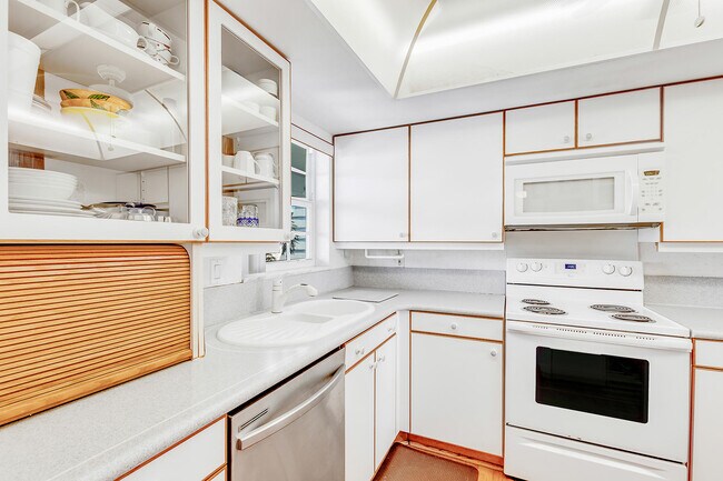 Building Photo - 1025 Sugar Sands Blvd