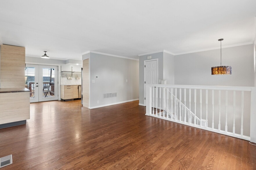 Building Photo - 103 Aurelia Ave