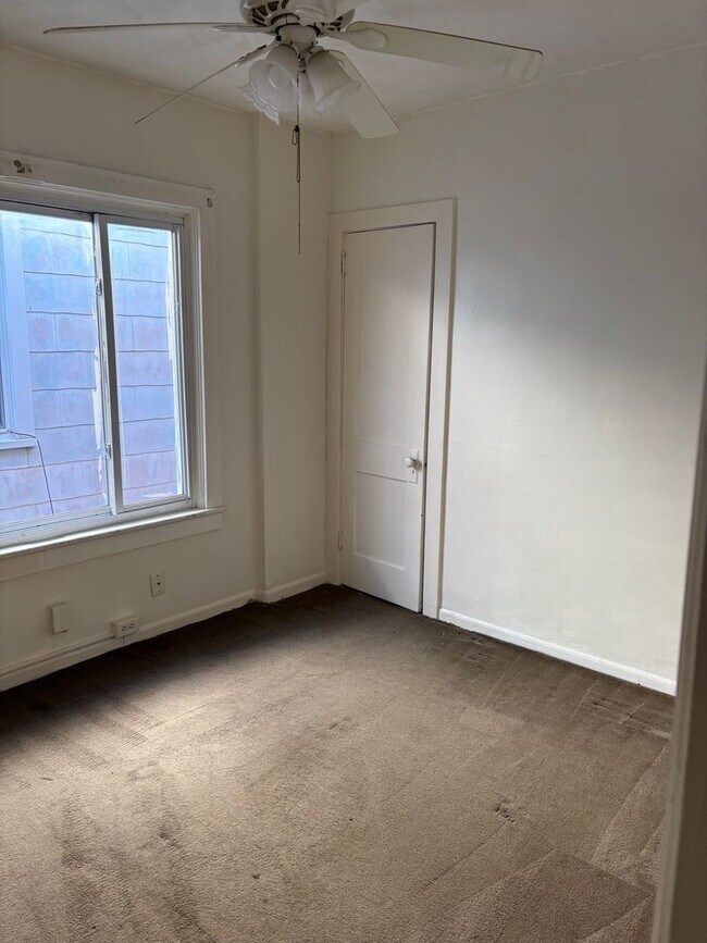 Building Photo - 3 Bedroom 1 Bath in Harrisburg, PA!