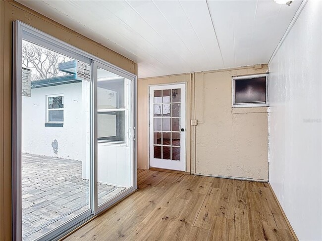 Building Photo - 115 Lindenwood Ln