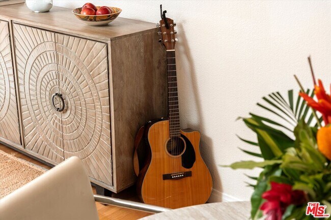 Building Photo - 1256 Cravens Ln