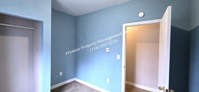 Building Photo - 465 E Washington St