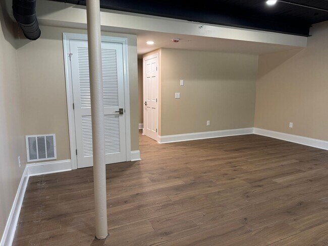 Building Photo - 330 Linden Ave