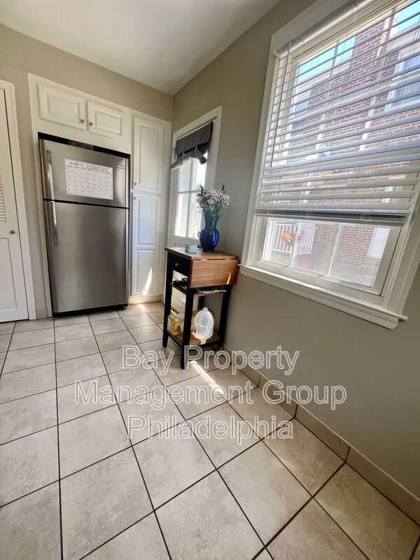 Building Photo - 4818 Woodland Ave