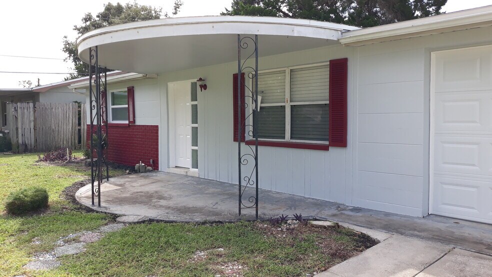 Building Photo - 4706 Blossom Dr