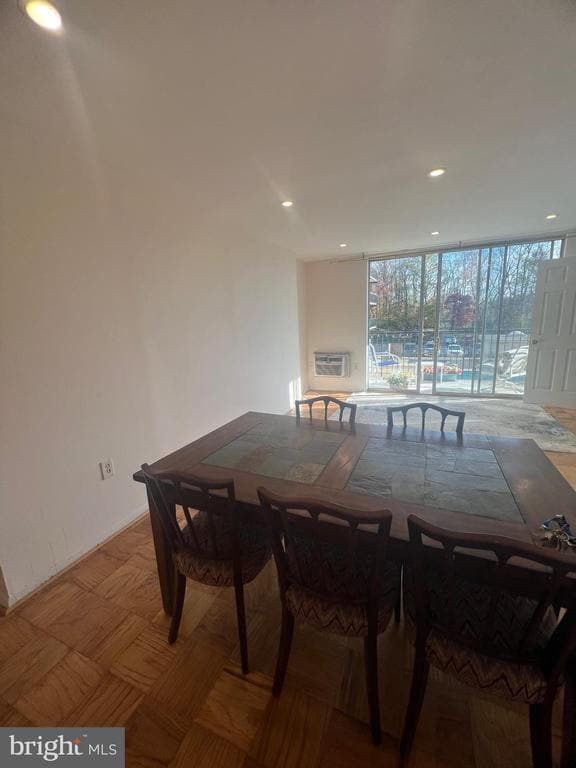 Building Photo - 3245 Rio Dr