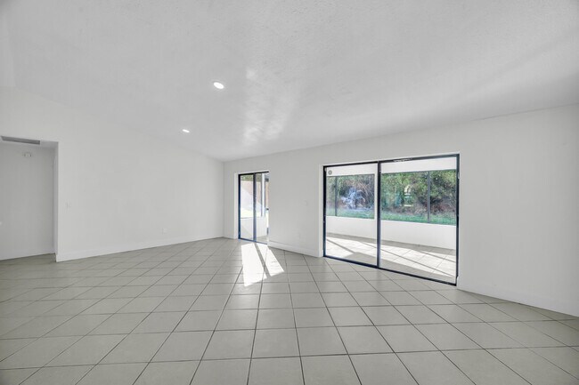 Building Photo - 2514 SE Alfonso Ave