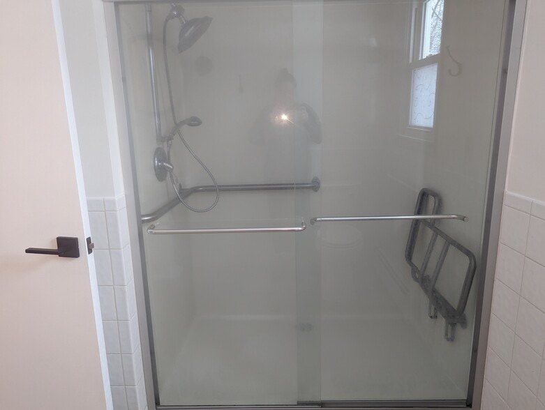 Building Photo - 212 Dewey St