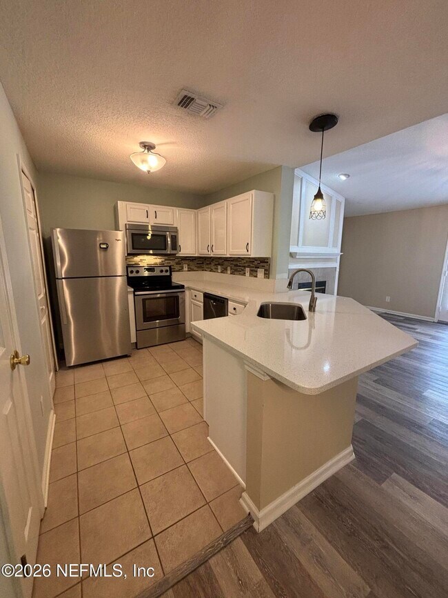 Building Photo - 13727 Richmond Park Dr N