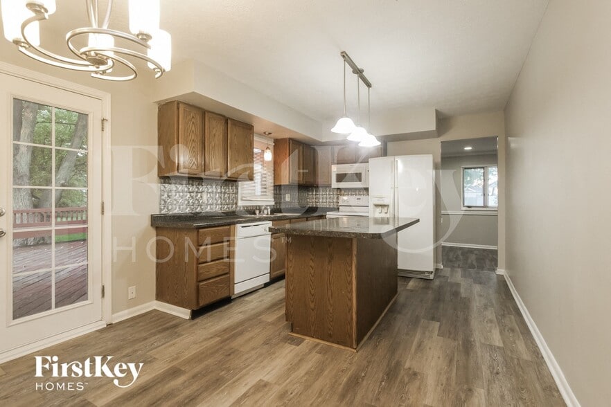 Building Photo - 302 Corottoman Ct