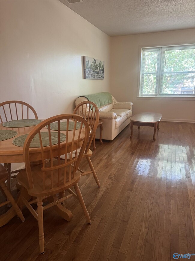 Building Photo - 2132 Belle Grove Dr SW