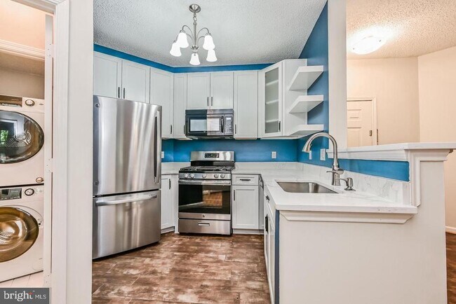 Building Photo - 13070 Autumn Woods Way
