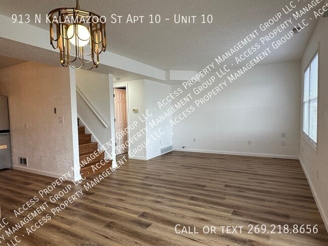 Building Photo - 913 N Kalamazoo St
