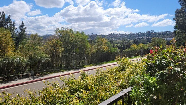 Building Photo - Resort style living - 2 Bd/2Ba 1,112 SqFt Condo