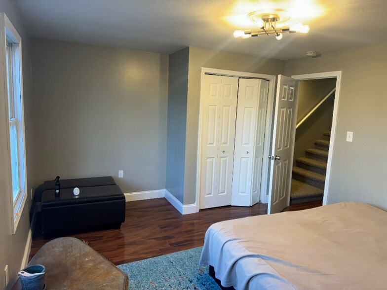 Building Photo - 38 S Gates Ave