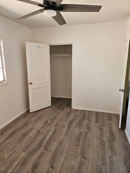 Building Photo - 2326 E Earll Dr