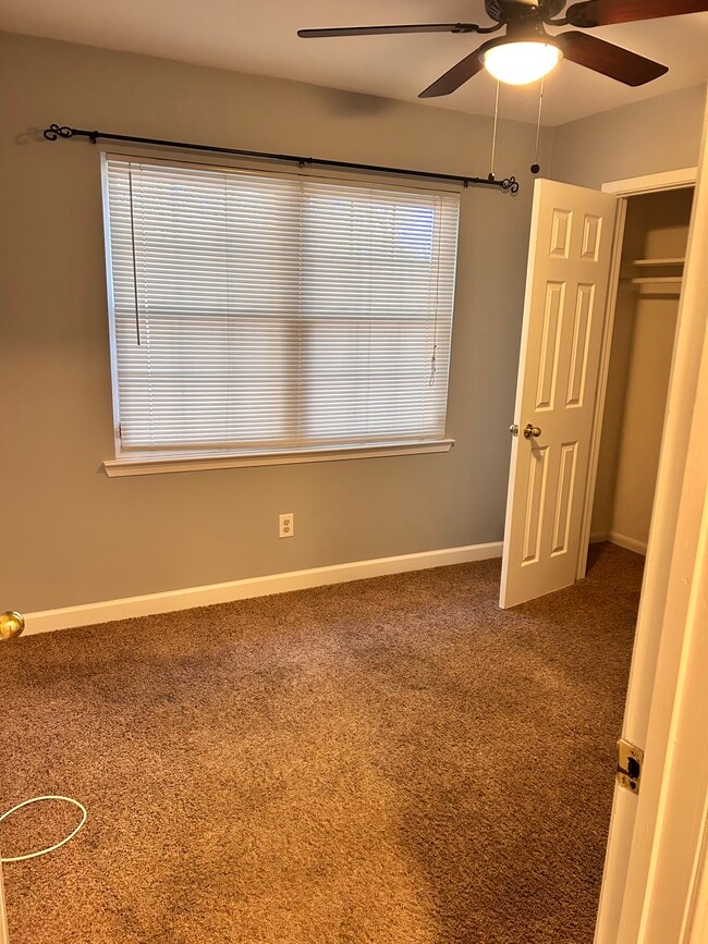 Building Photo - 426 Larkspur Ct