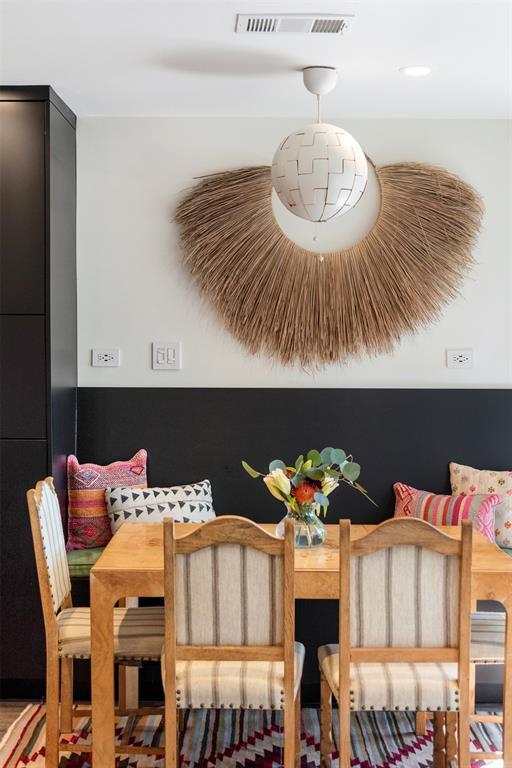 Building Photo - 6805 Western Oaks Blvd