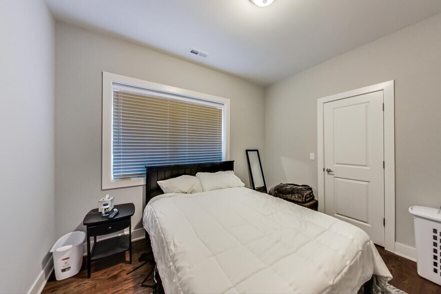 Building Photo - 2618 N Halsted St