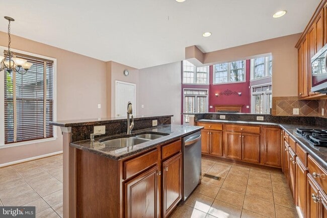 Building Photo - 21590 Merion St