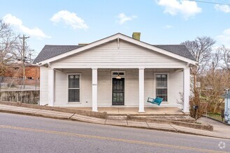 Building Photo - 2 Bedroom 2 Bath Pet Friendly Home For Ren...