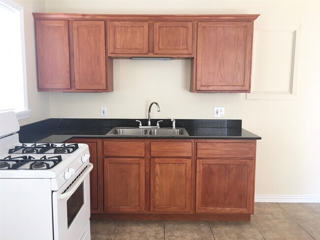 Building Photo - 3422 Rosedale St