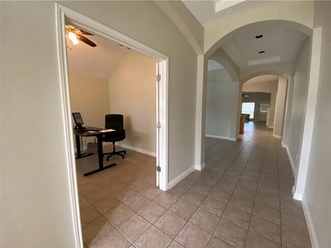 Building Photo - 3737 Turetella Dr