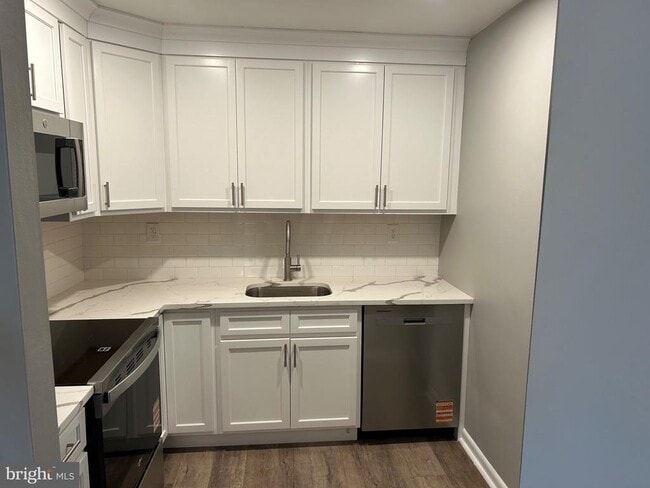 Building Photo - 839 Garrett Rd