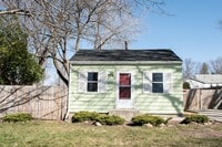 Building Photo - Cozy 1 Bedroom with 2 stall garage