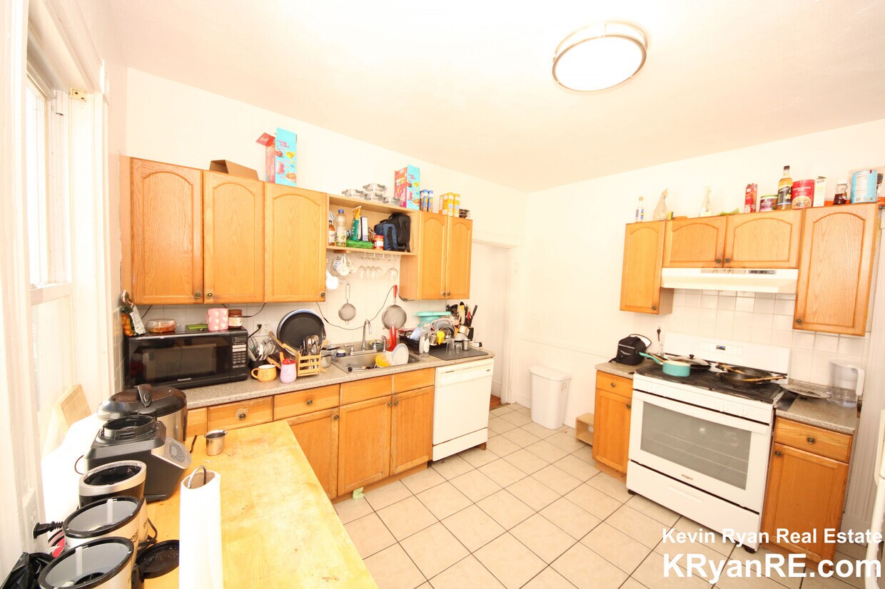 Primary Photo - 23 Aldie St