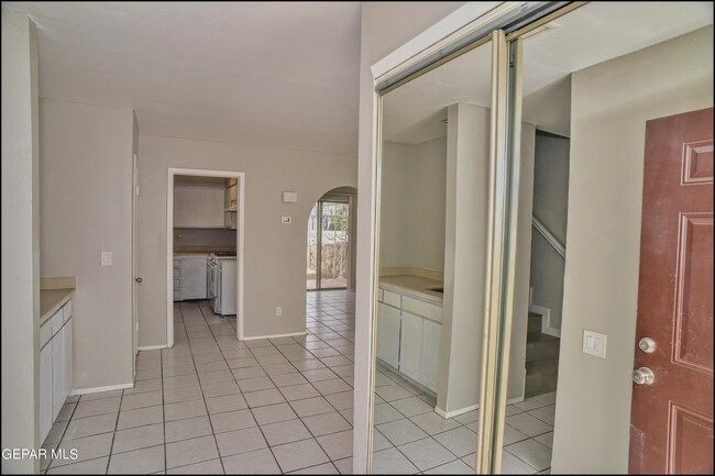 Building Photo - 10415 Ashwood Dr