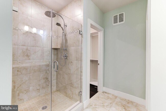 Building Photo - 44752 Tiverton Sq