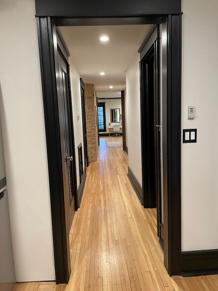 Building Photo - 1126 W Morse Ave