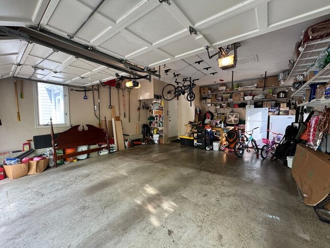 Building Photo - Fantastic 5 Bed 5.5 Bath Single Family Hom...