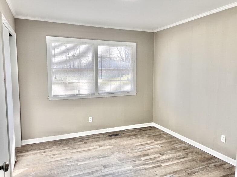 Building Photo - 925 Southgate Dr