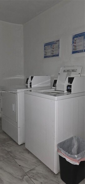 Building Photo - 1650 NE 115th St