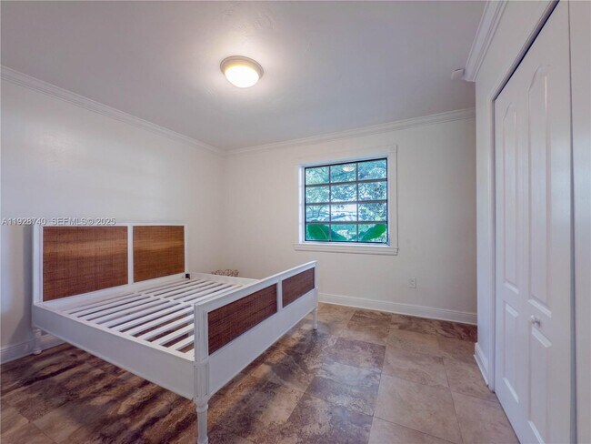 Building Photo - 730 SW 80th St