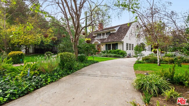 Building Photo - 1625 Opechee Way