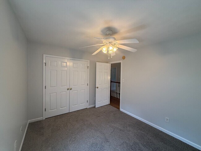 Building Photo - Great Location - Great Neighborhood - Grea...