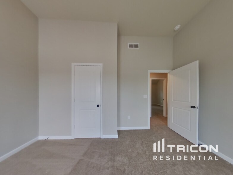 Building Photo - 237 Sableshire Way